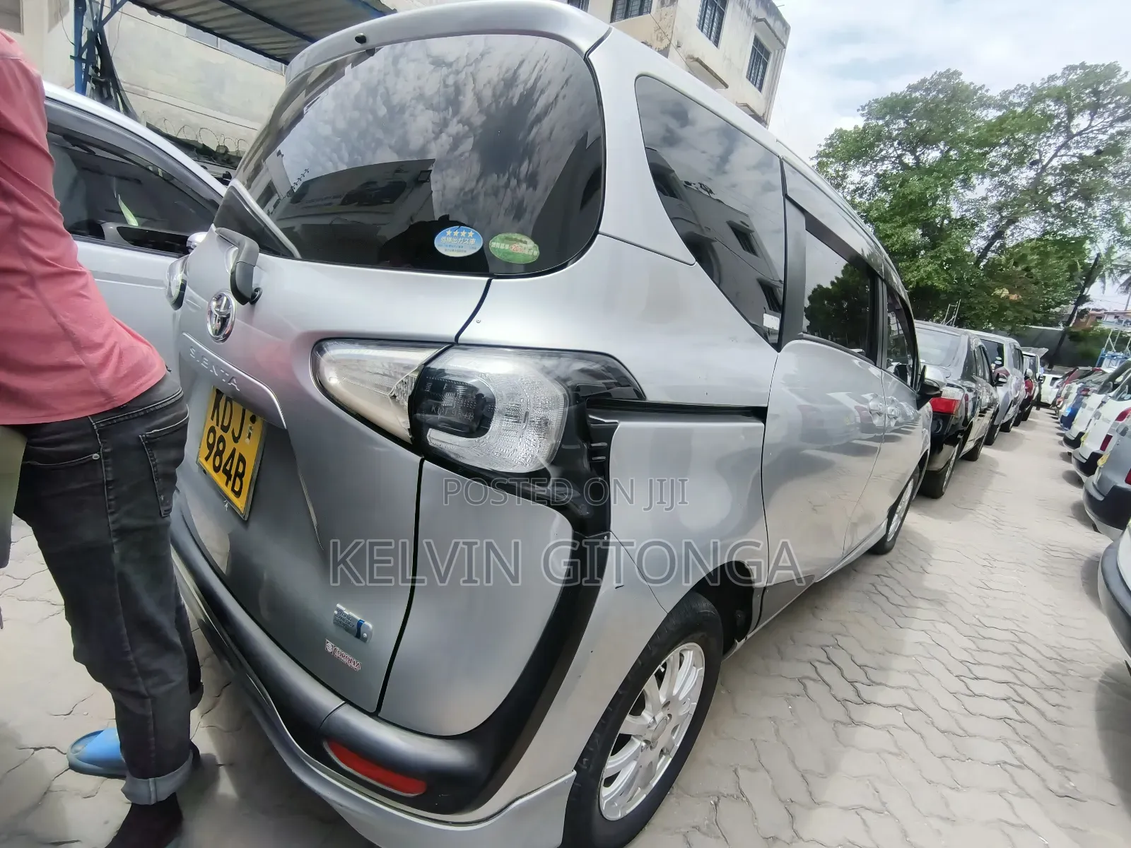 Toyota Sienta 2017 Silver