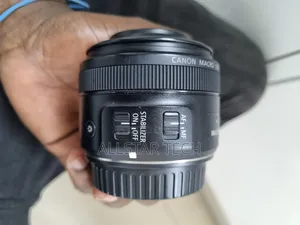 Canon EF-S 35mm F/2.8 Macro IS STM
