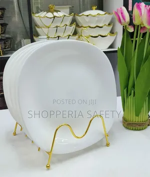 White Luminarc Plates