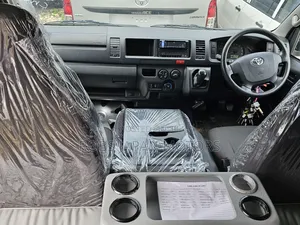 Toyota HiAce 2017 White