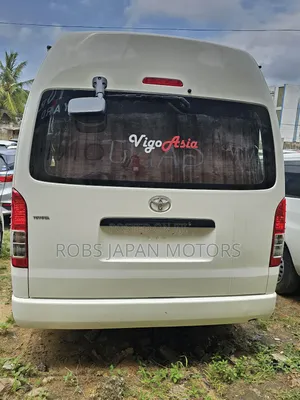 Toyota HiAce 2017 White