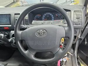 Toyota Regius 2018 Silver