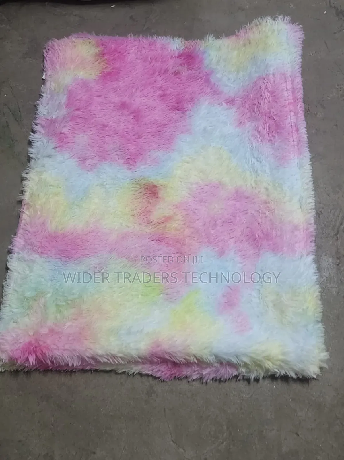 *Fluffy Carpets*
Size: 7×10ft