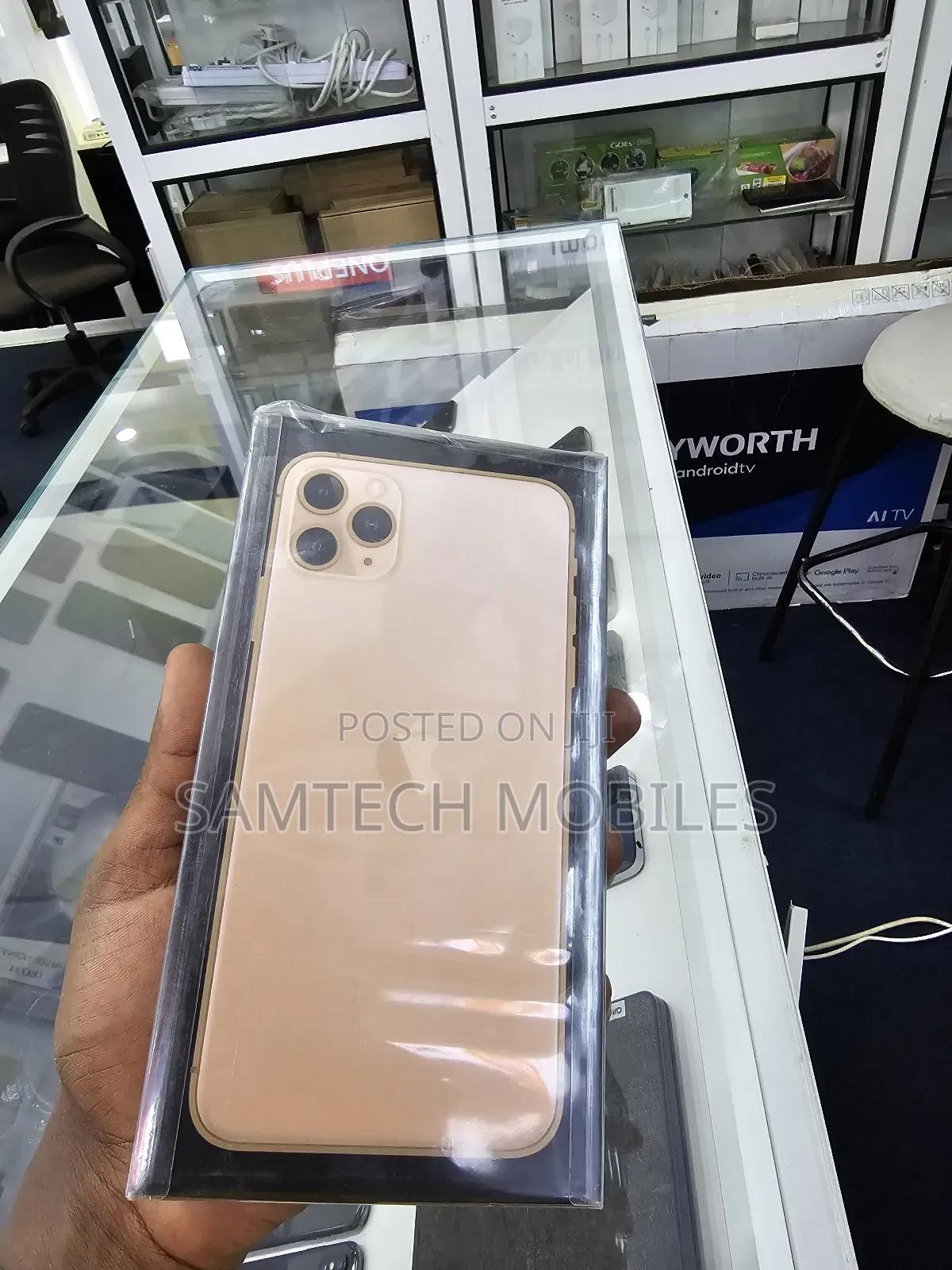 New Apple iPhone 11 Pro Max 256 GB Gold