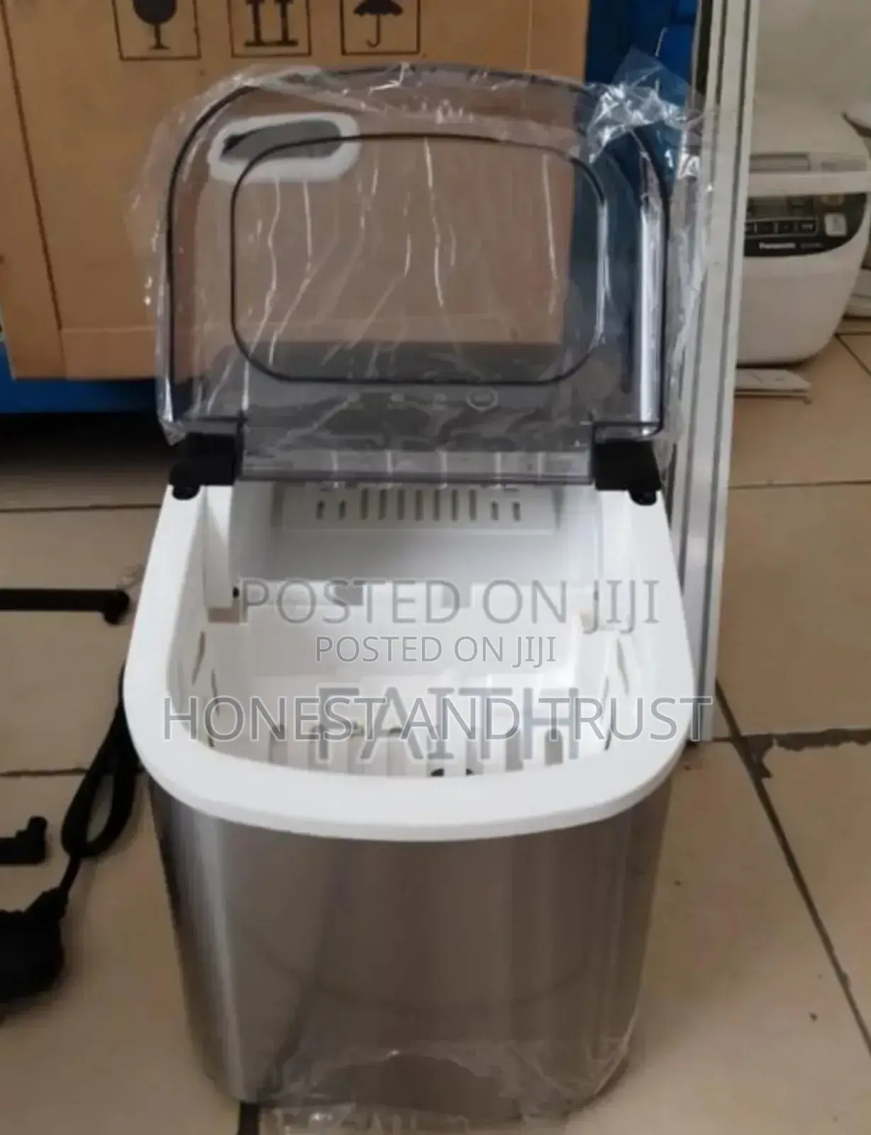 Ice Cube Maker