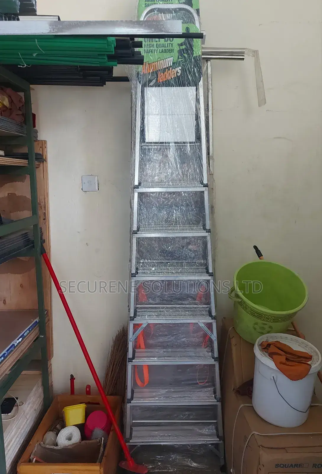 An 8-Step Aluminum Ladder