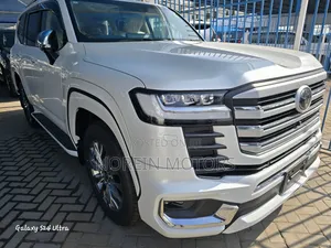 New Toyota Land Cruiser 2023 Off white