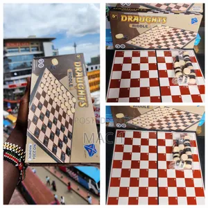 Draught Board Checkers Game
