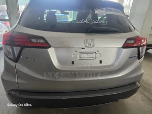 Honda Vezel 2017 Silver