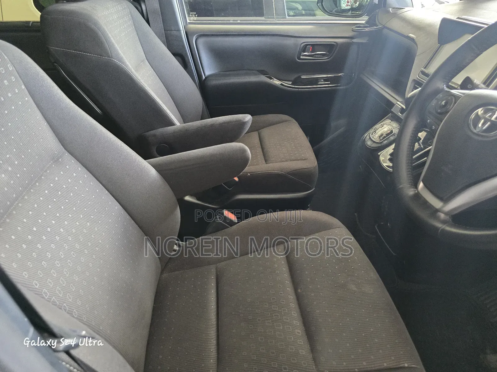 Toyota Noah 2017 Matt Black