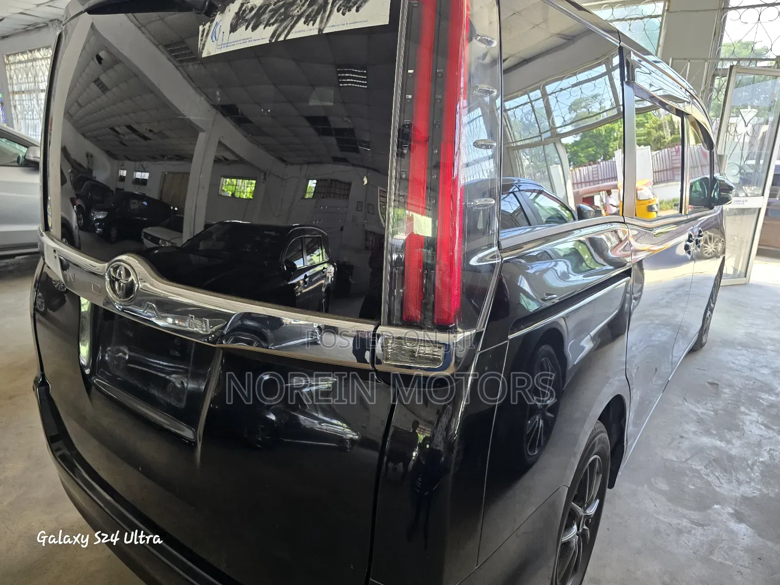 Toyota Noah 2017 Matt Black