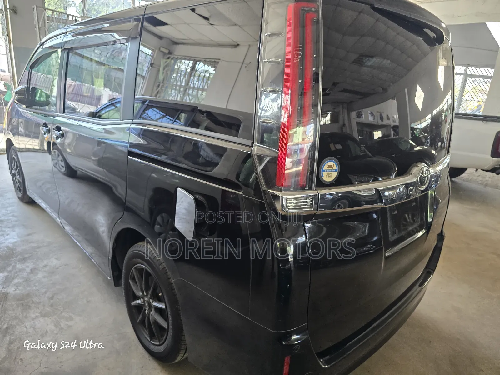Toyota Noah 2017 Matt Black