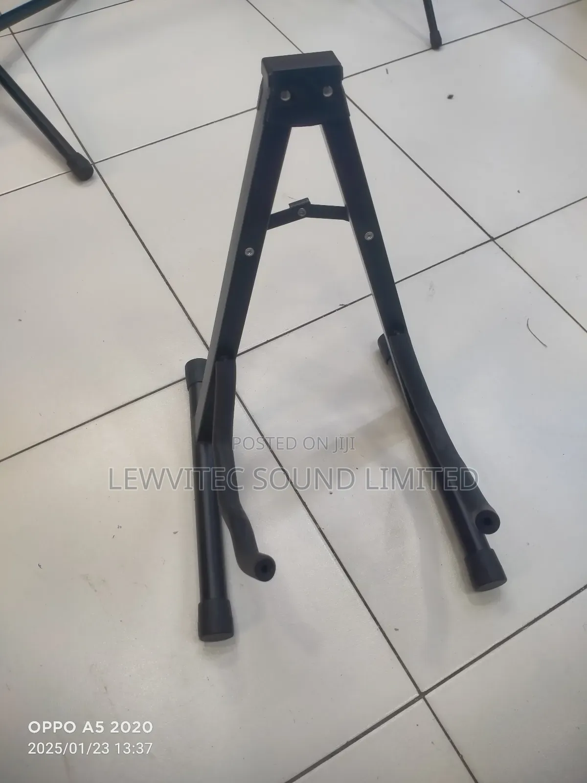 Strong Guitar Stand