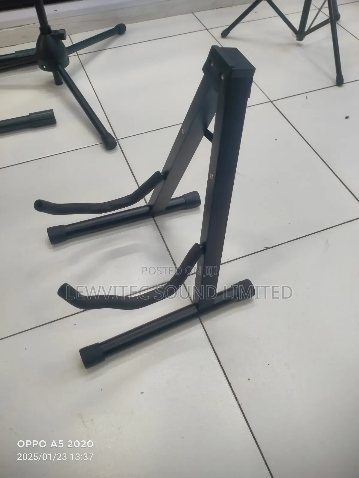 New Floor Guitar Stand