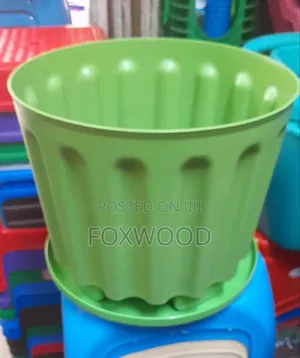 Garden Groovy Flower Pots With Bottom Tray.