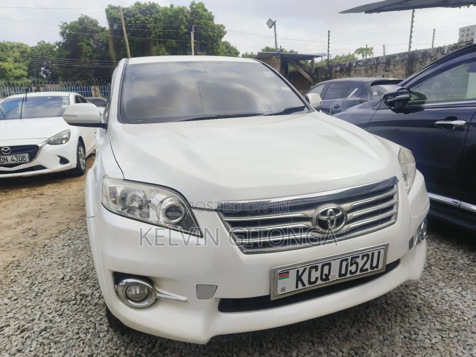 Toyota Vanguard 2012 White