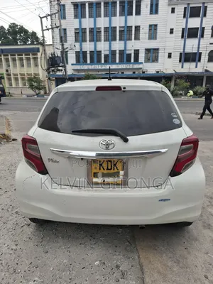 Toyota Vanguard 2012 White