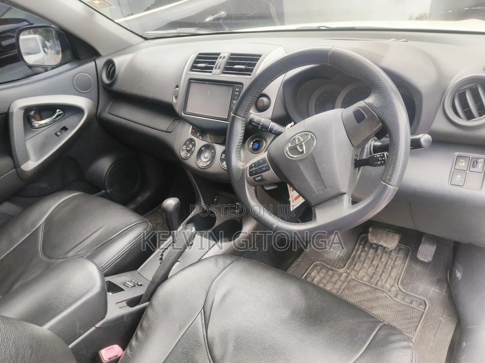 Toyota Vanguard 2012 White
