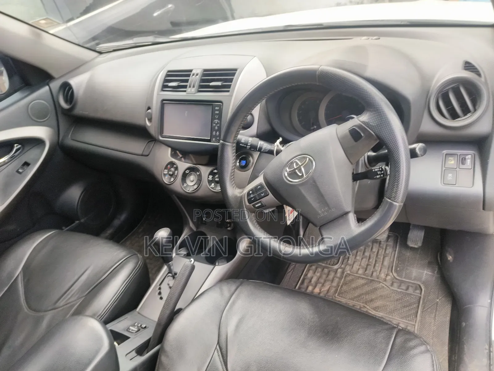 Toyota Vanguard 2012 White