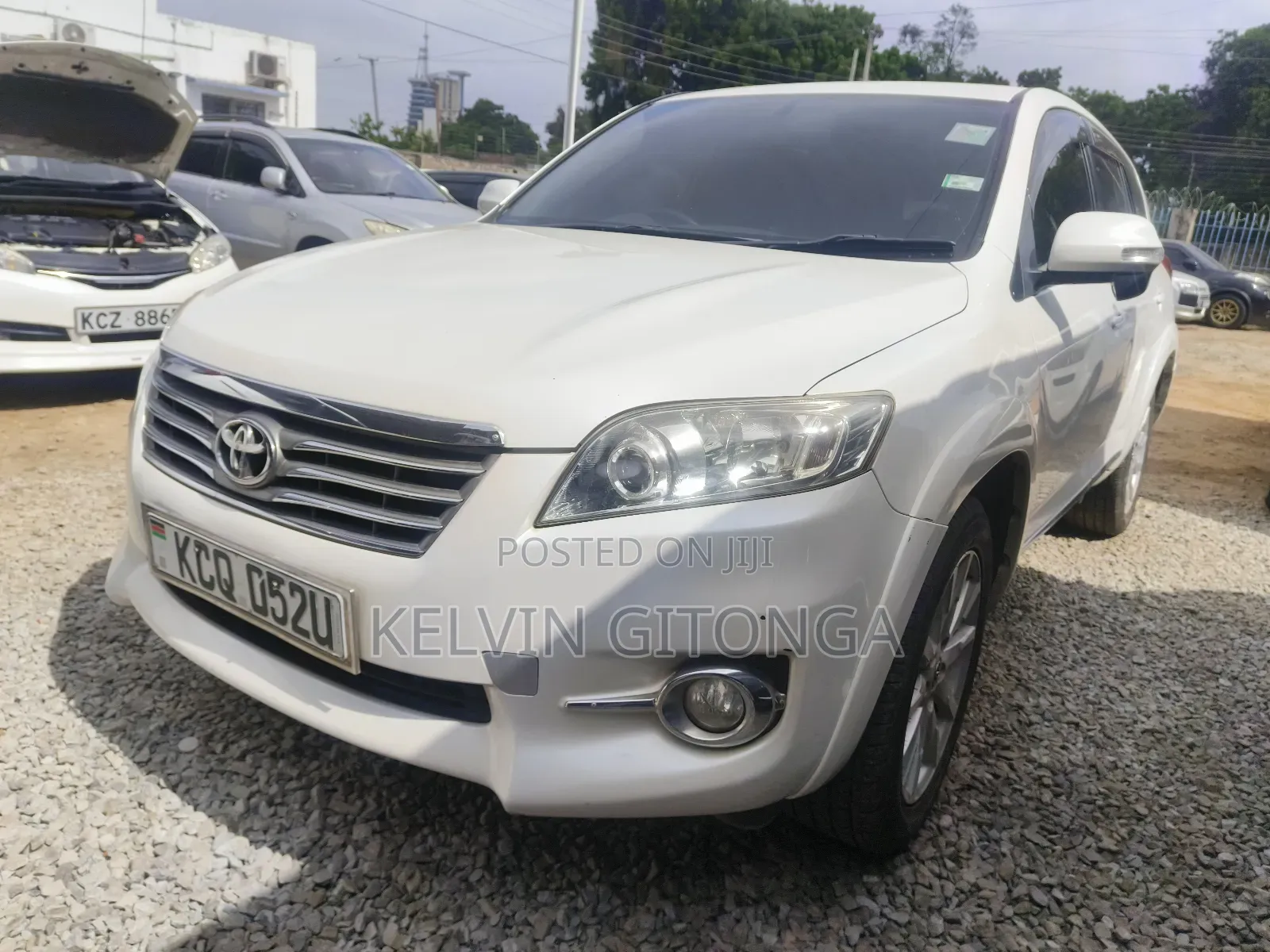 Toyota Vanguard 2012 White