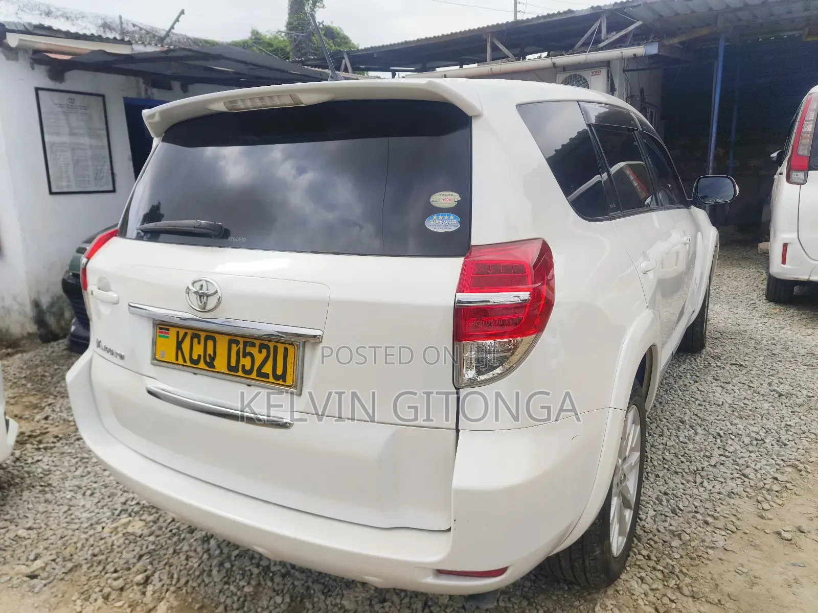Toyota Vanguard 2012 White