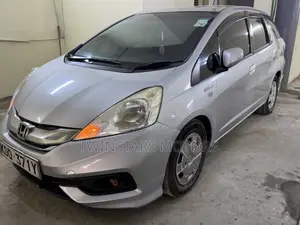 Honda Fit Shuttle 1.5 2WD 2014 Silver