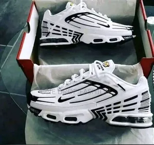 Black and White Nike Tn