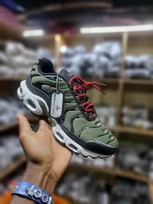 Men's Tn Sneakers Y89