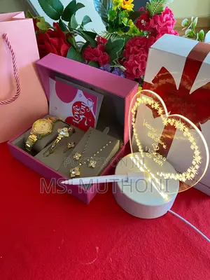  Beautiful VALENTINES / Birthday LADIES GIFT SET