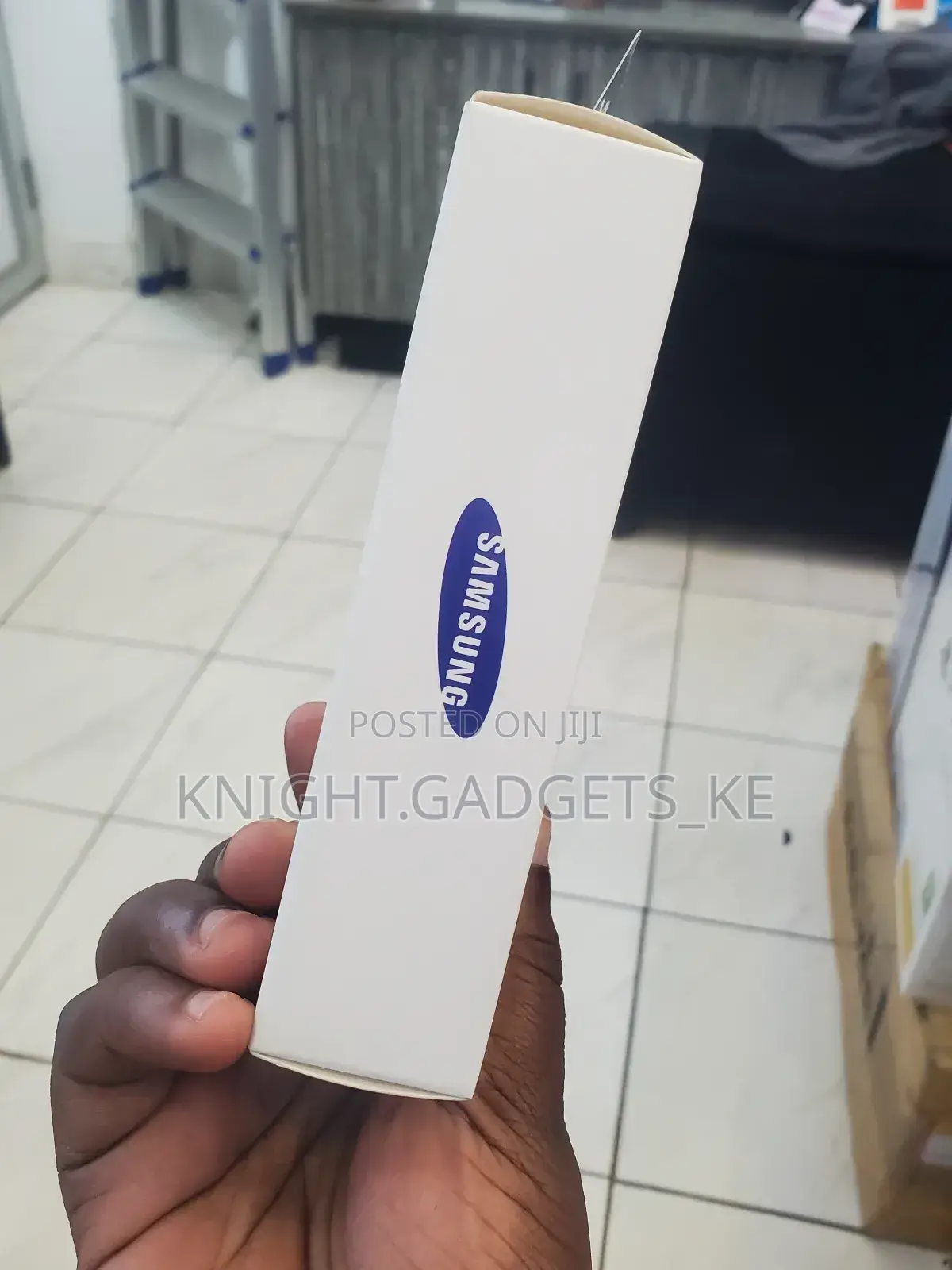 Samsung 65watts Adapter .