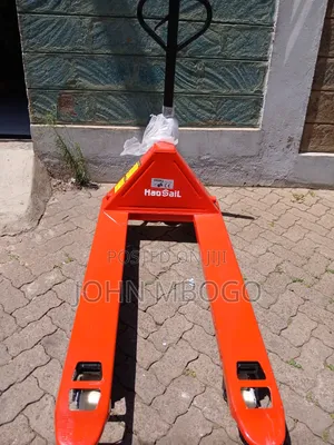 Manual Hydraulic Pallet Truck .