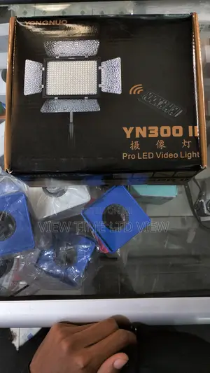 Yongnuo 300-Ii LED Variable-Colour on-Camera Light