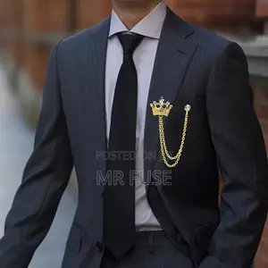 King Crown Style Lapel Brooch (Golden)