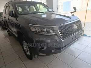Toyota Land Cruiser Prado 2.8 2018 Gray