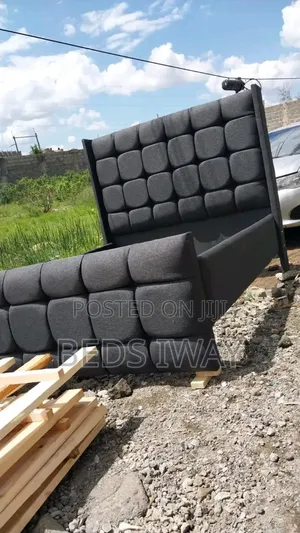 5by6 Chesterfield Bed 
