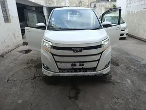Toyota Noah 2.0 AWD (8 Seater) 2018 White