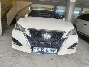 Toyota Crown 2018 White