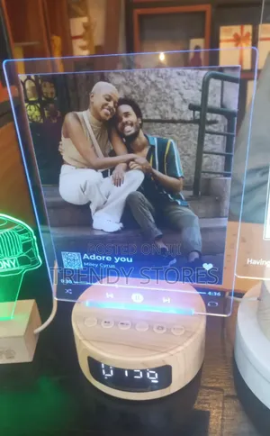 A5 Photo Frame With Bluetooth Speaker