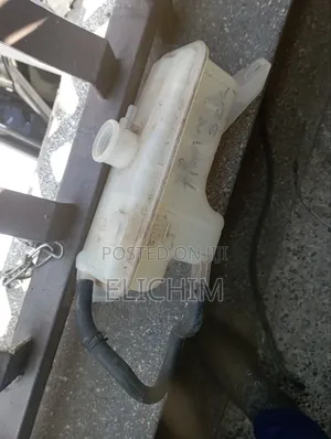 Toyota Vanguard Reserve/Coolant Tank