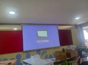Manual Projection Screens Available Easily Mountable