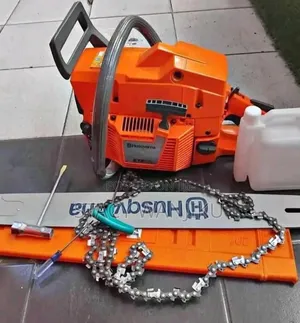 New Husqvarna Powersaw Machine/ 272xp Husqvarna Power Saw