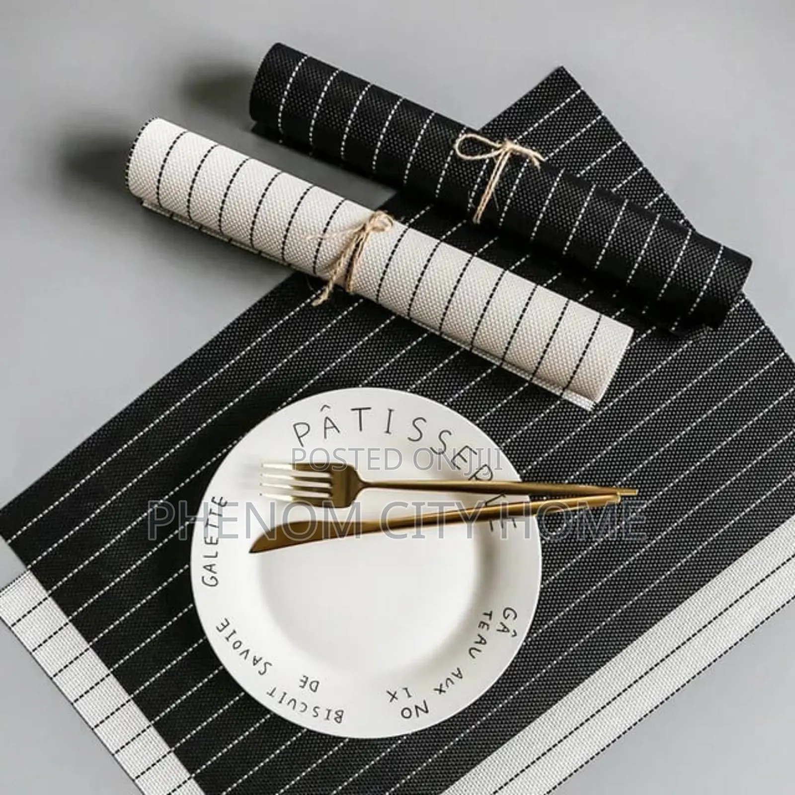 New Classy Black and White Table Mats