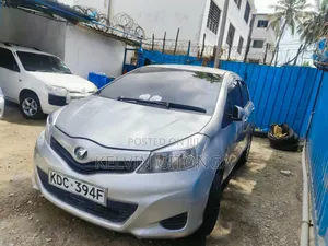 Toyota Vitz 2015 Silver