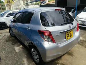 Toyota Vitz 2015 Silver