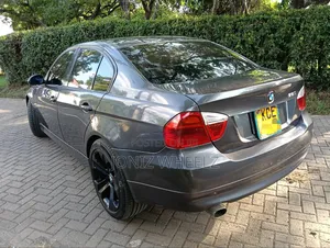 BMW 320i Sedan RWD 2008 Black