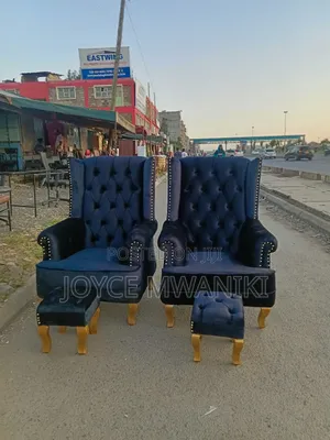Pedicure Seats, Black With 2 Pedicure Stools 