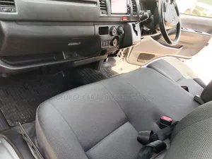 Toyota HiAce 2017 Silver