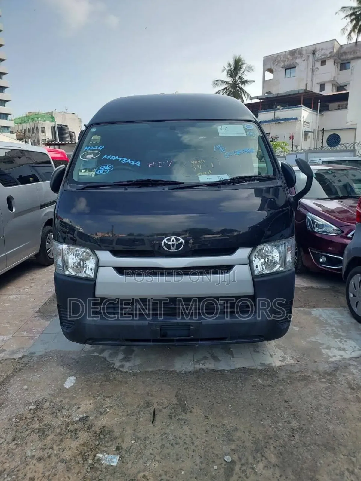 Toyota HiAce 2018 Black