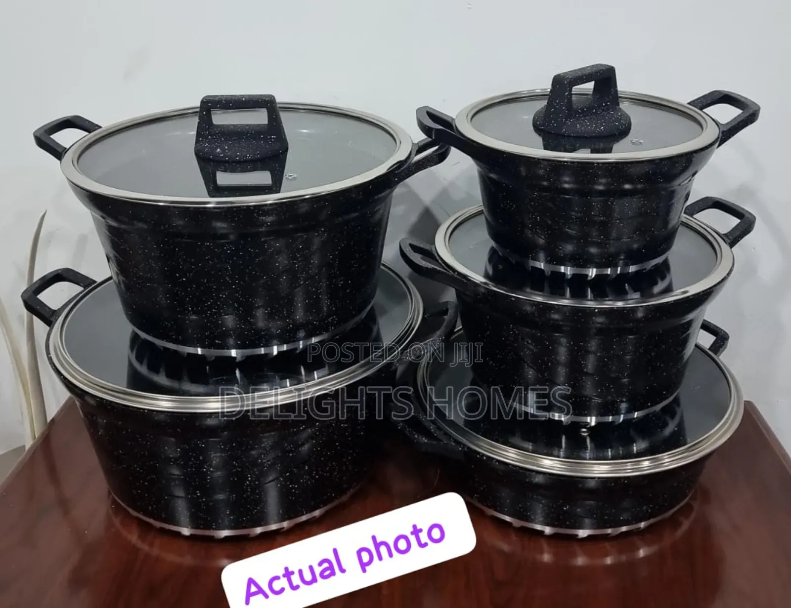 * Set of Cooking/Serving Pots*