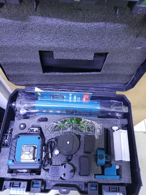 Makita Laser Level With Digital Display 4d With 2 Batteries